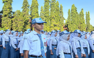 Peringati Hari Lahir Pancasila, SMAN 1 Salaman Berikan Penghargaan kepada Murid Berprestasi